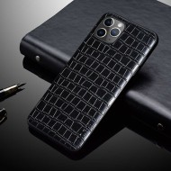 Чехол из искусственной крокодиловой кожи для iPhone 13 (черный)