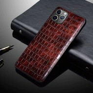 Чехол из искусственной крокодиловой кожи для iPhone 13 (кофейный)