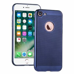Перфорированный чехол на iPhone 7 / iPhone 8 (голубой)