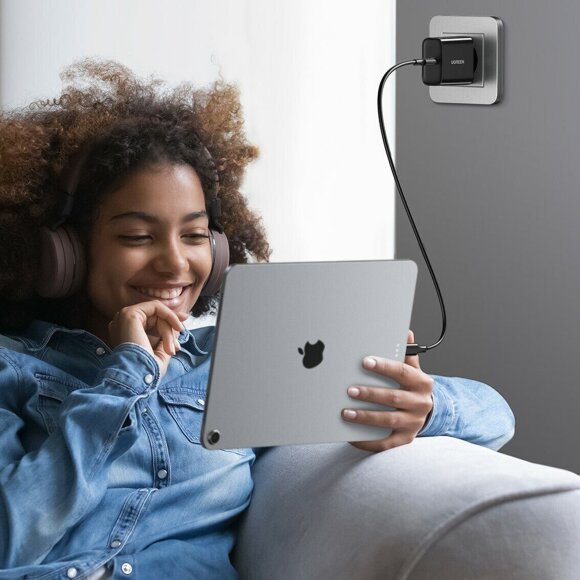 Сетевое зарядное устройство Ugreen USB C 20W PD, цвет черный