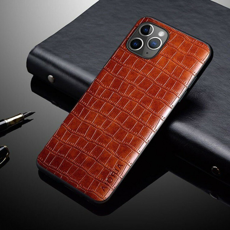 Чехол из искусственной крокодиловой кожи для iPhone 13 (коричневый)