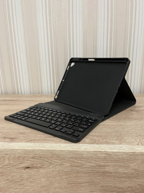 Чехол с клавиатурой для iPad Pro 10.5 (2017), iPad Air 10.5 (2019), iPad 10.2
