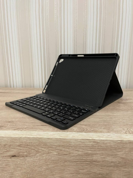 Чехол с клавиатурой для iPad Pro 10.5 (2017), iPad Air 10.5 (2019), iPad 10.2