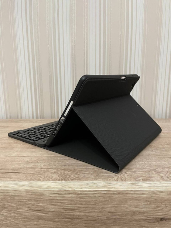 Чехол с клавиатурой для iPad Pro 10.5 (2017), iPad Air 10.5 (2019), iPad 10.2