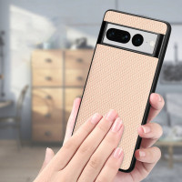 Чехол Carbon Texture для Google Pixel 7 Pro (бежевый)