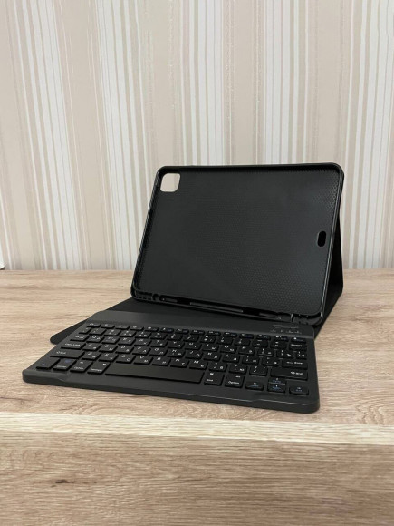 Чехол с клавиатурой для iPad Pro 11 (2022, 2021, 2020)