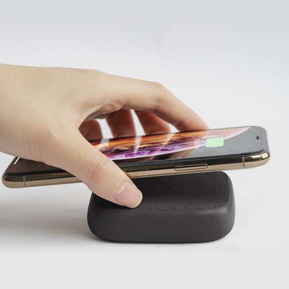 Внешний аккумулятор с беспроводной зарядкой Xiaomi Solove Wireless Charging Treasure W5  (черный) Внешний аккумулятор с беспроводной зарядкой Xiaomi Solove Wireless Charging Treasure W5  (черный)