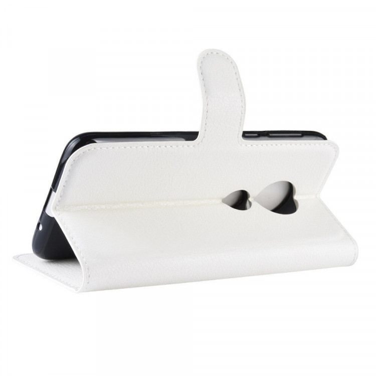 Чехол для Motorola Moto G7 Play (белый)