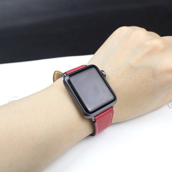 Кожаный ремешок для Apple Watch 40 и 38мм (красный) Кожаный ремешок для Apple Watch 40 и 38мм (красный)